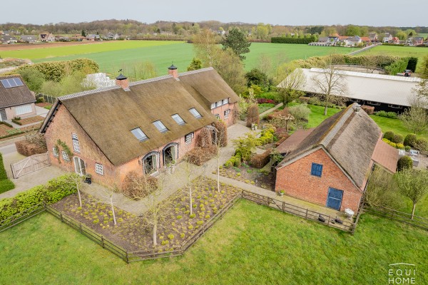 Luxurious country house with equestrian facilities on approximately 3.4 ha/8,4 acres (option to purchase adjacent meadows of appr 3,5 ha/8.65 acres and 1.6 ha/4 acres