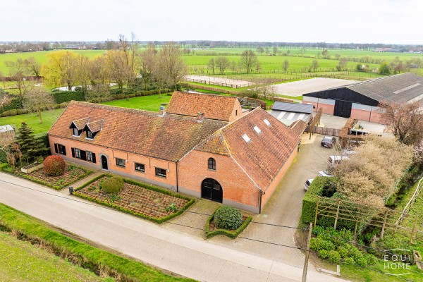 Exclusive country house with horse facilities on approx. 2.6 ha/6,2 acres in Wuustwezel (Antwerp)
